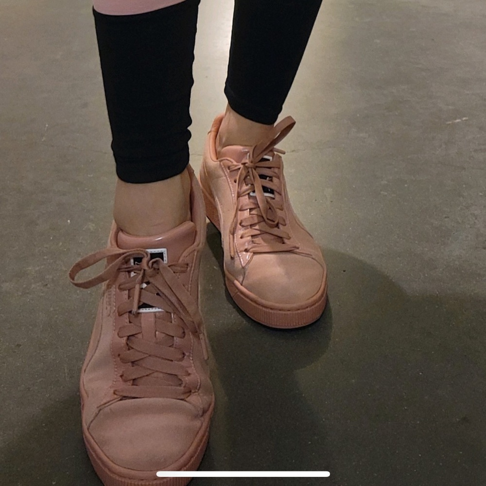 Ladies 9.5 puma suede ( Mac edition ) sneakers. Used twice .